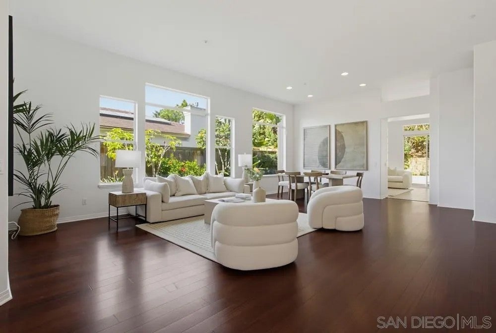 273 Pacific View
