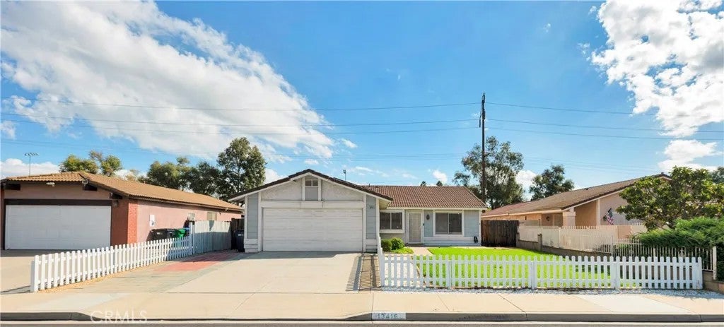 Photo of 13416 Oak Dell ST, Moreno Valley, CA 92553 (MLS # SW26229122)