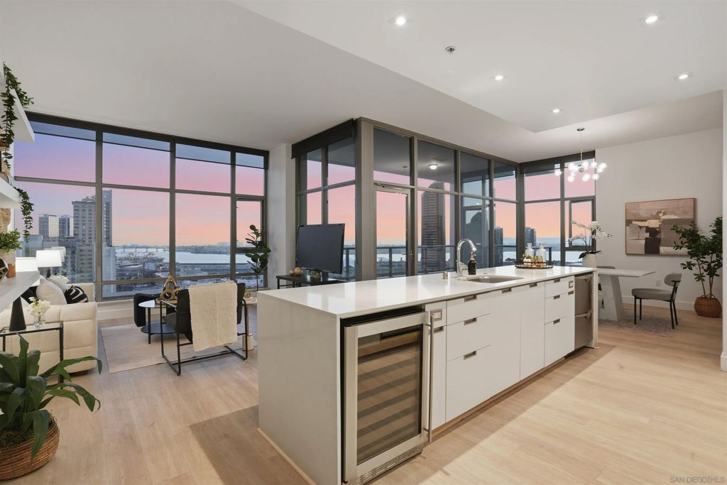 Photo of 575 6th Ave #1705, San Diego, CA 92101 (MLS # 250044800)