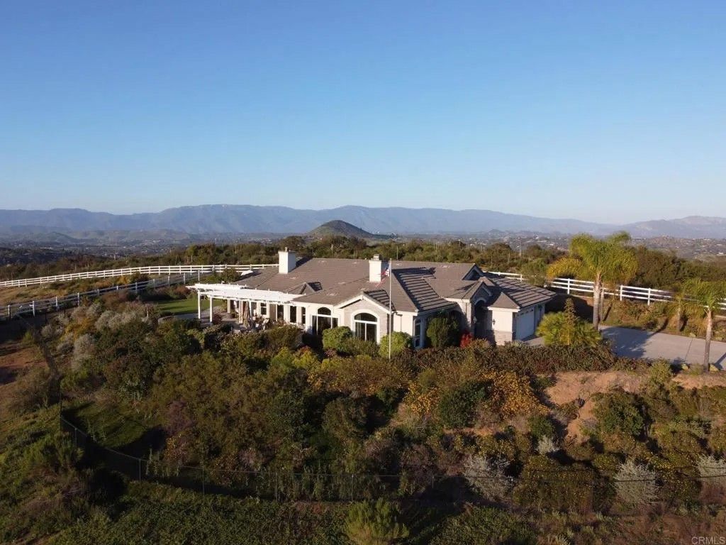 Photo of 28623 Willow Park Rd, Escondido, CA 92026 (MLS # PTP2503519)