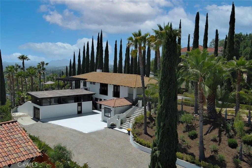 Photo of 567 Lone Oak Dr, Thousand Oaks, CA 91362 (MLS # OC26052745)