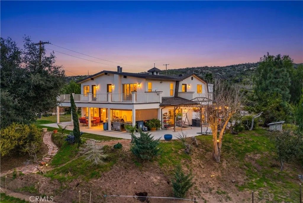 Photo of 33620 Oak Drive, Hemet, CA 92544 (MLS # SW26041853)