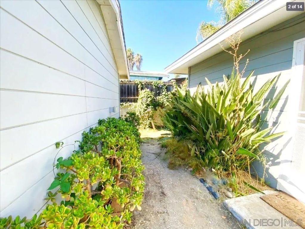 Photo of 925 Olive Ave, Vista, CA 92083 (MLS # 250043975)