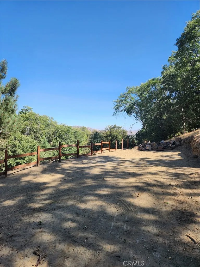 1563 Rock Ridge