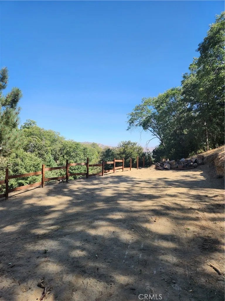 1563 Rock Ridge
