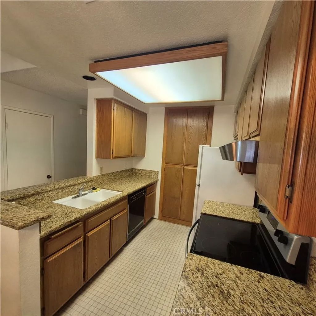 Photo of 3814 Dunford Ln #M, Inglewood, CA 90305 (MLS # OC26025174)