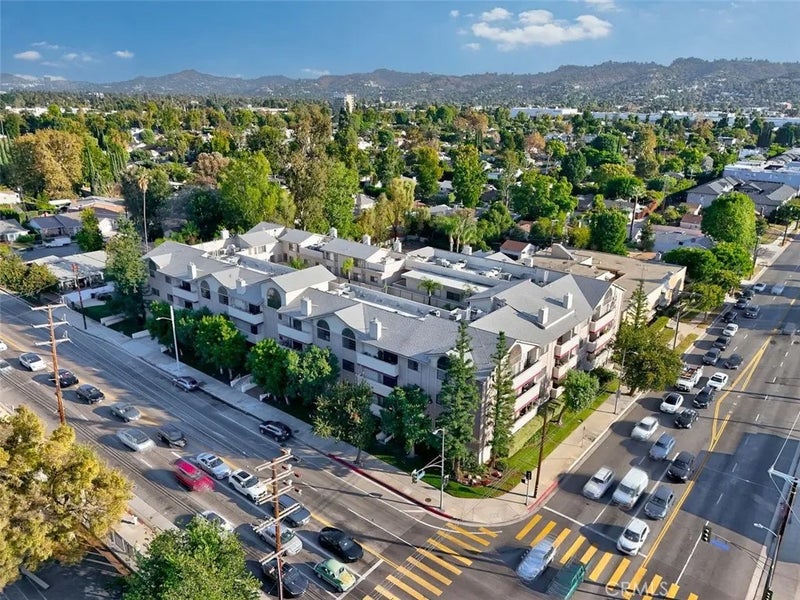 14050 Magnolia Boulevard 213