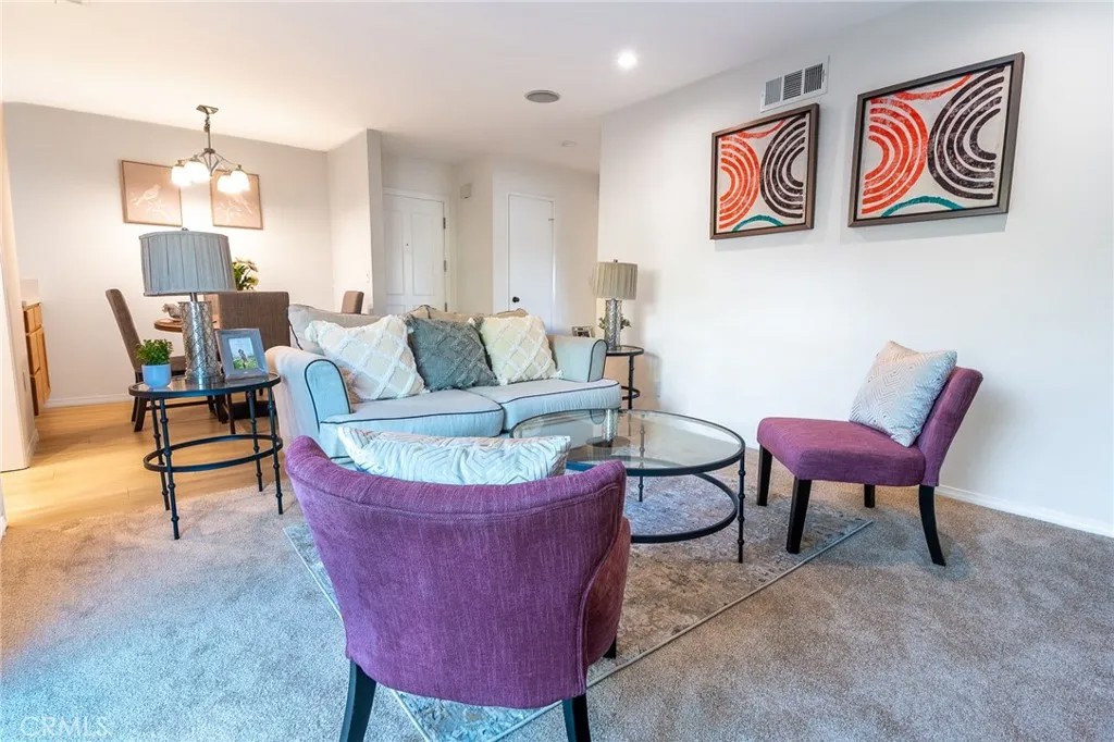 6716 Clybourn 238