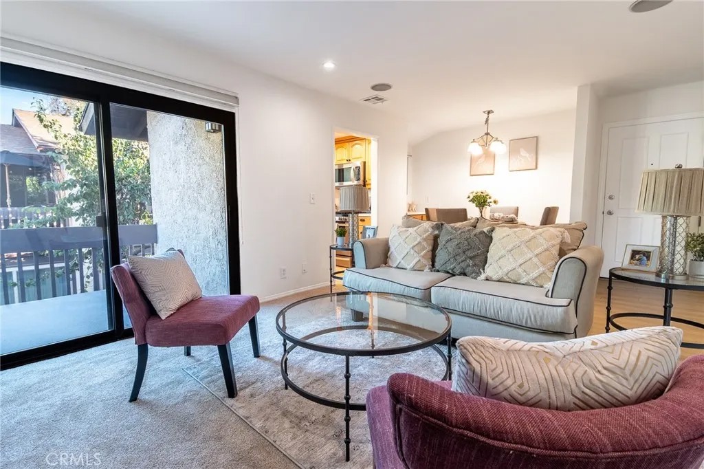 6716 Clybourn 238