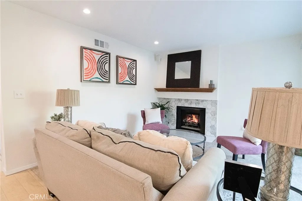 6716 Clybourn 238
