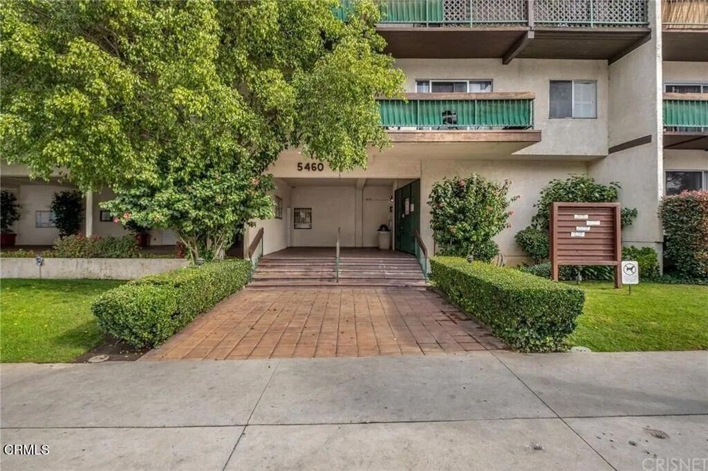 Photo of 5460 White Oak Avenue #G222, Los Angeles, CA 91316 (MLS # P1-26764)