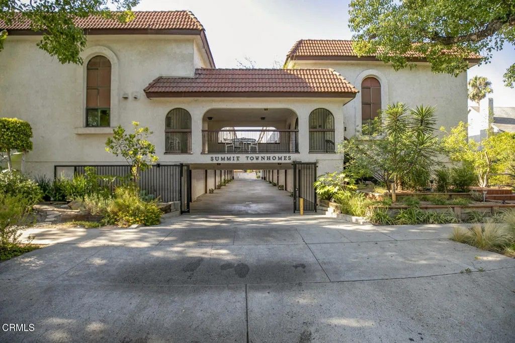 Photo of 1502 Rock Glen Avenue #G, Glendale, CA 91205 (MLS # P1-26046)