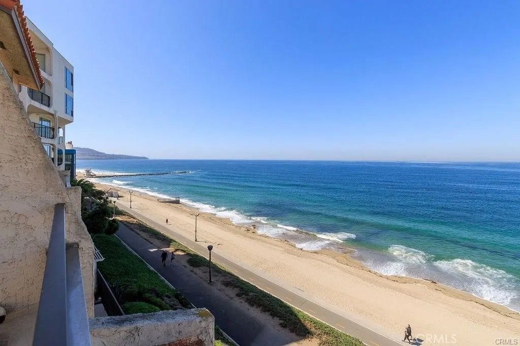 Photo of 555 Esplanade #418, Redondo Beach, CA 90277 (MLS # SB26042782)