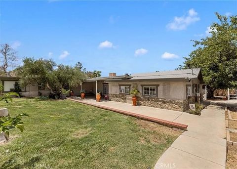 Photo of 12317 E Avenue V-12, Pearblossom, CA 93553 (MLS # SR25274367)