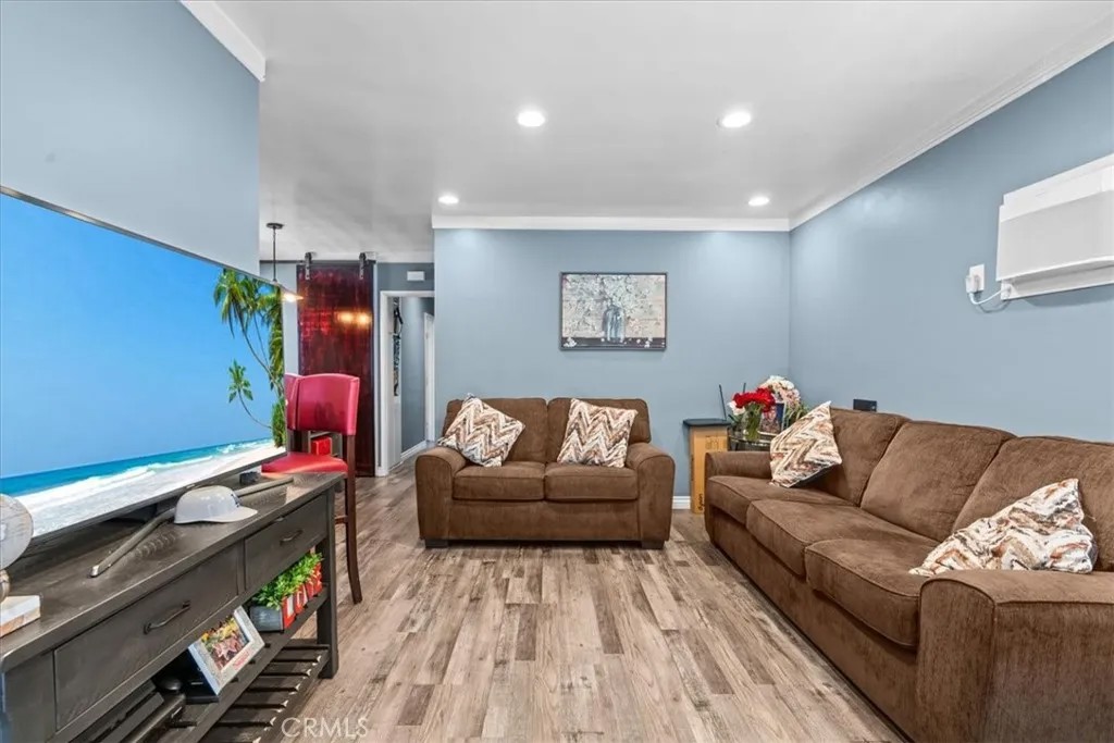 407 E Sunset