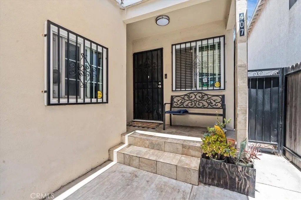 407 E Sunset