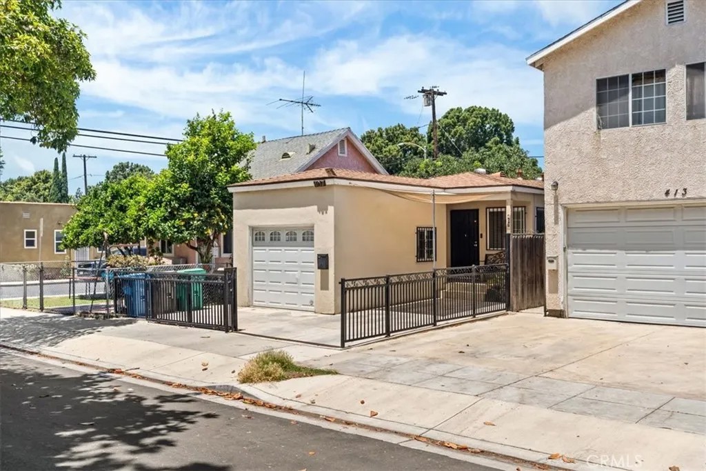 407 E Sunset