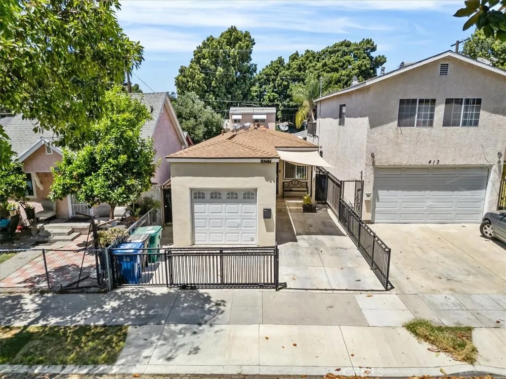 407 E Sunset