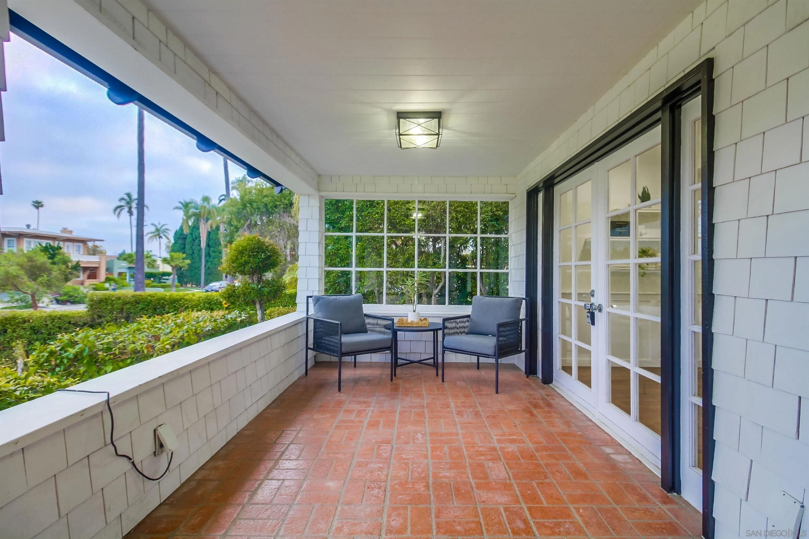 1864 Sunset Blvd