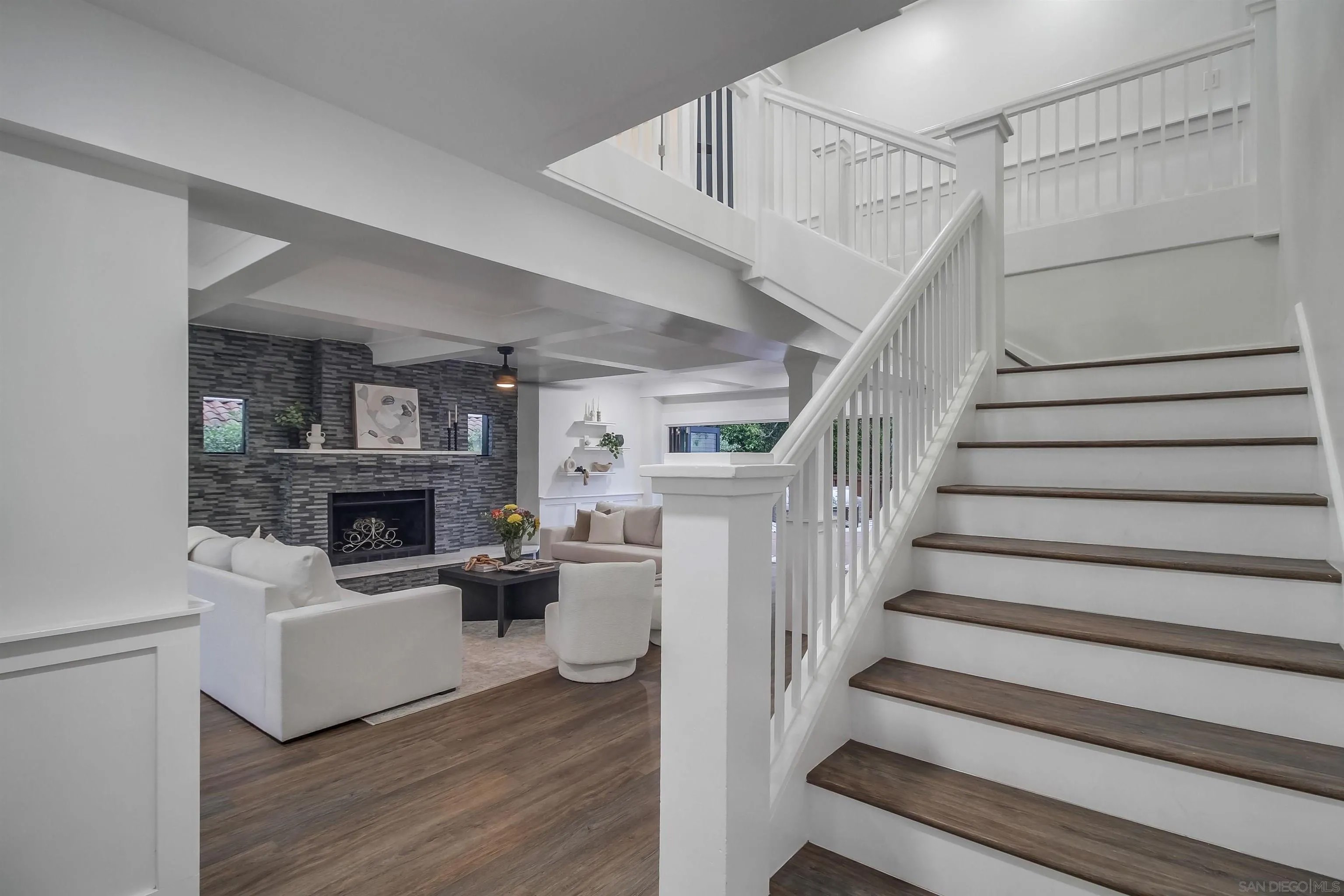 1864 Sunset Blvd