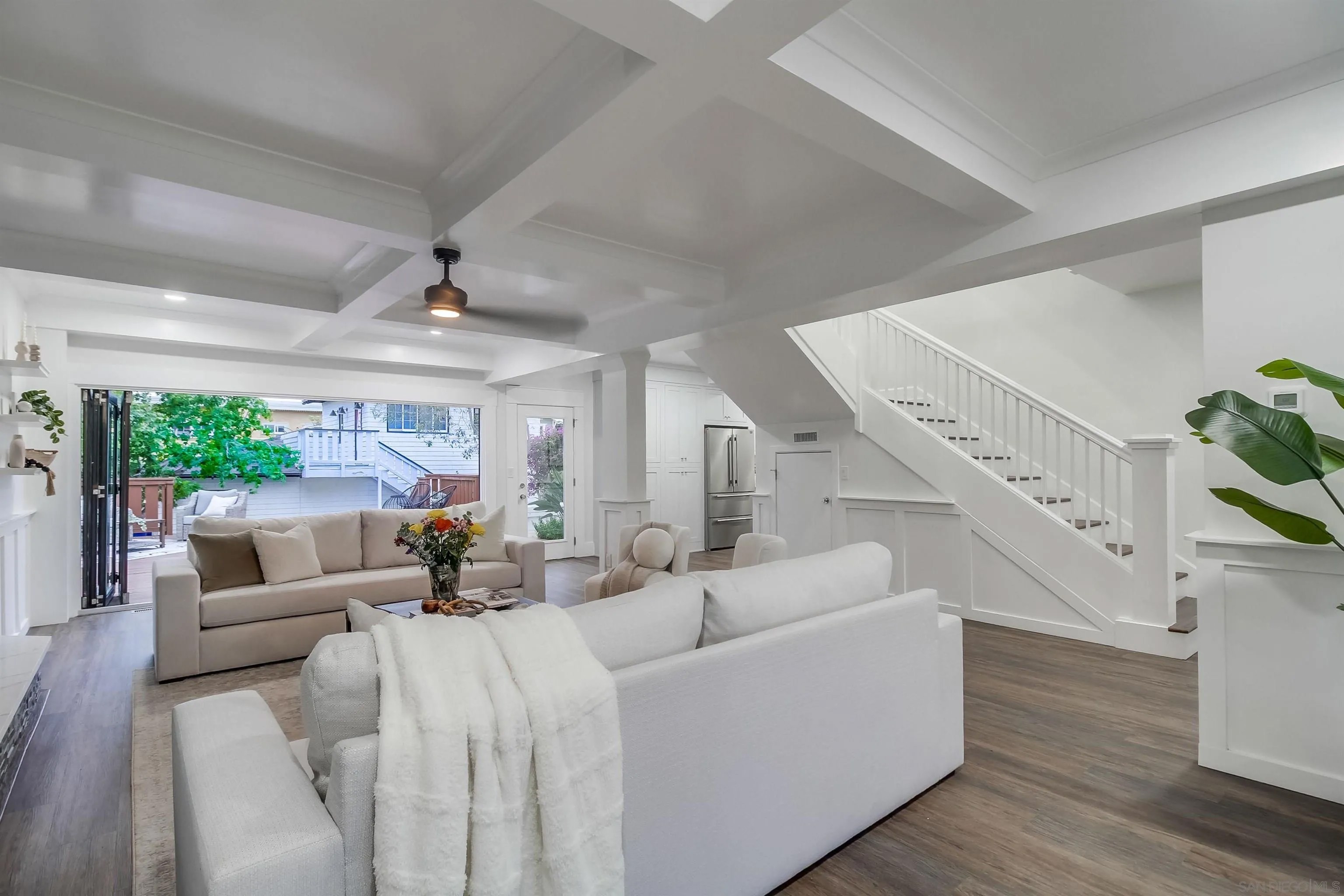 1864 Sunset Blvd