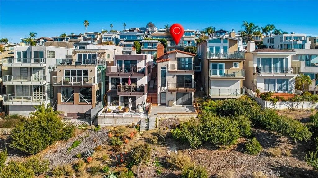 Photo of 925 Quivera St, Laguna Beach, CA 92651 (MLS # OC25271581)