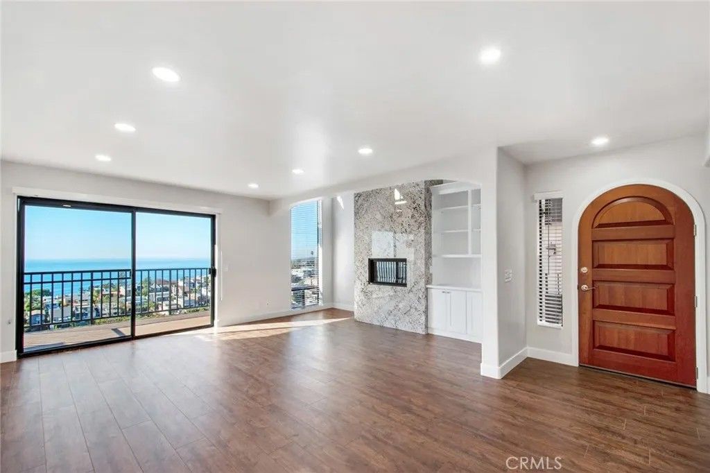 Photo of 925 Quivera St, Laguna Beach, CA 92651 (MLS # OC25271581)