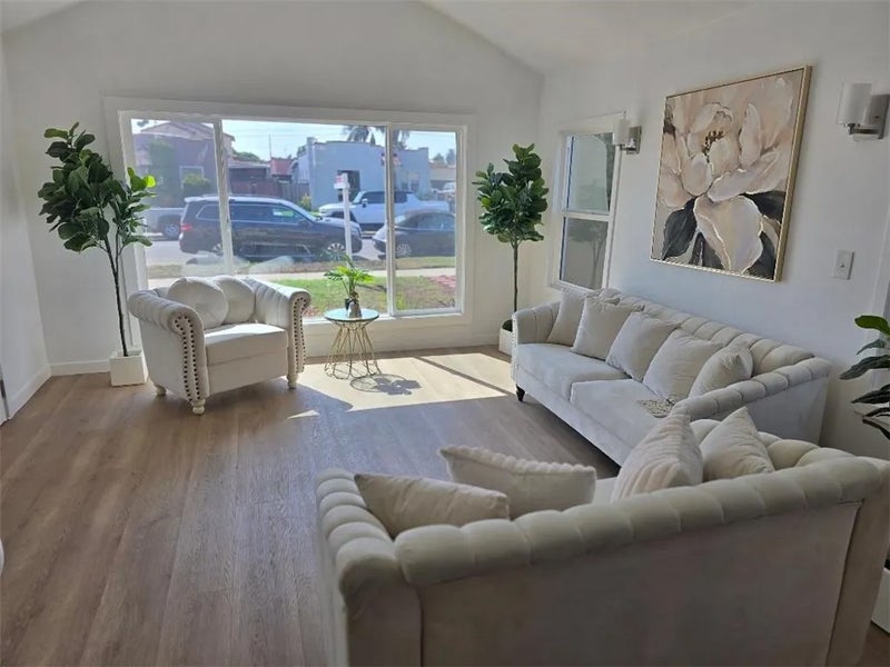 739 W 102nd
