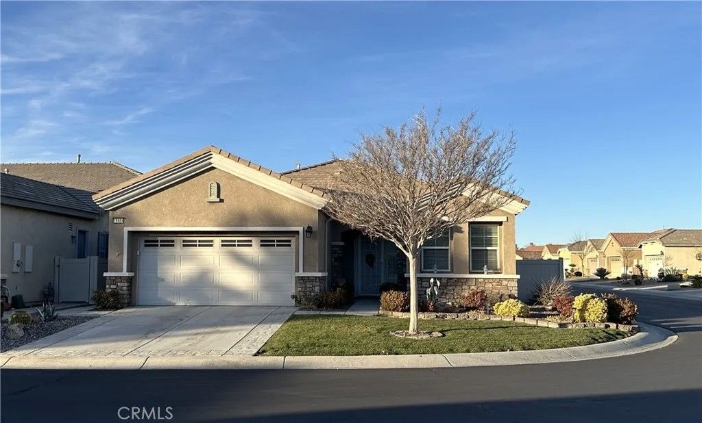 Photo of 19484 Biltmore Road, Apple Valley, CA 92308 (MLS # HD26012345)
