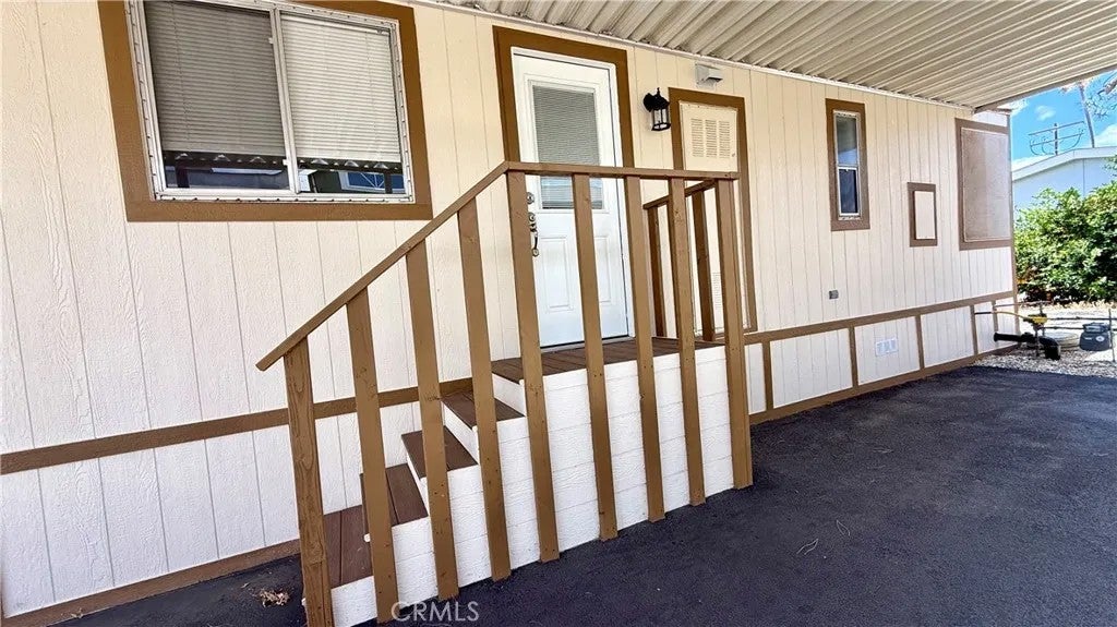 880 N Lake 69