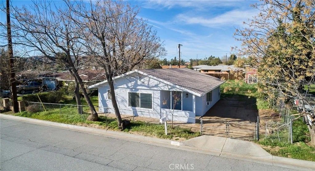 Photo of 259 S 22nd St, Banning, CA 92220 (MLS # CV26007858)