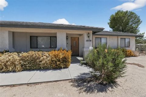 Photo of 18539 Symeron Rd, Apple Valley, CA 92307 (MLS # SR26051146)