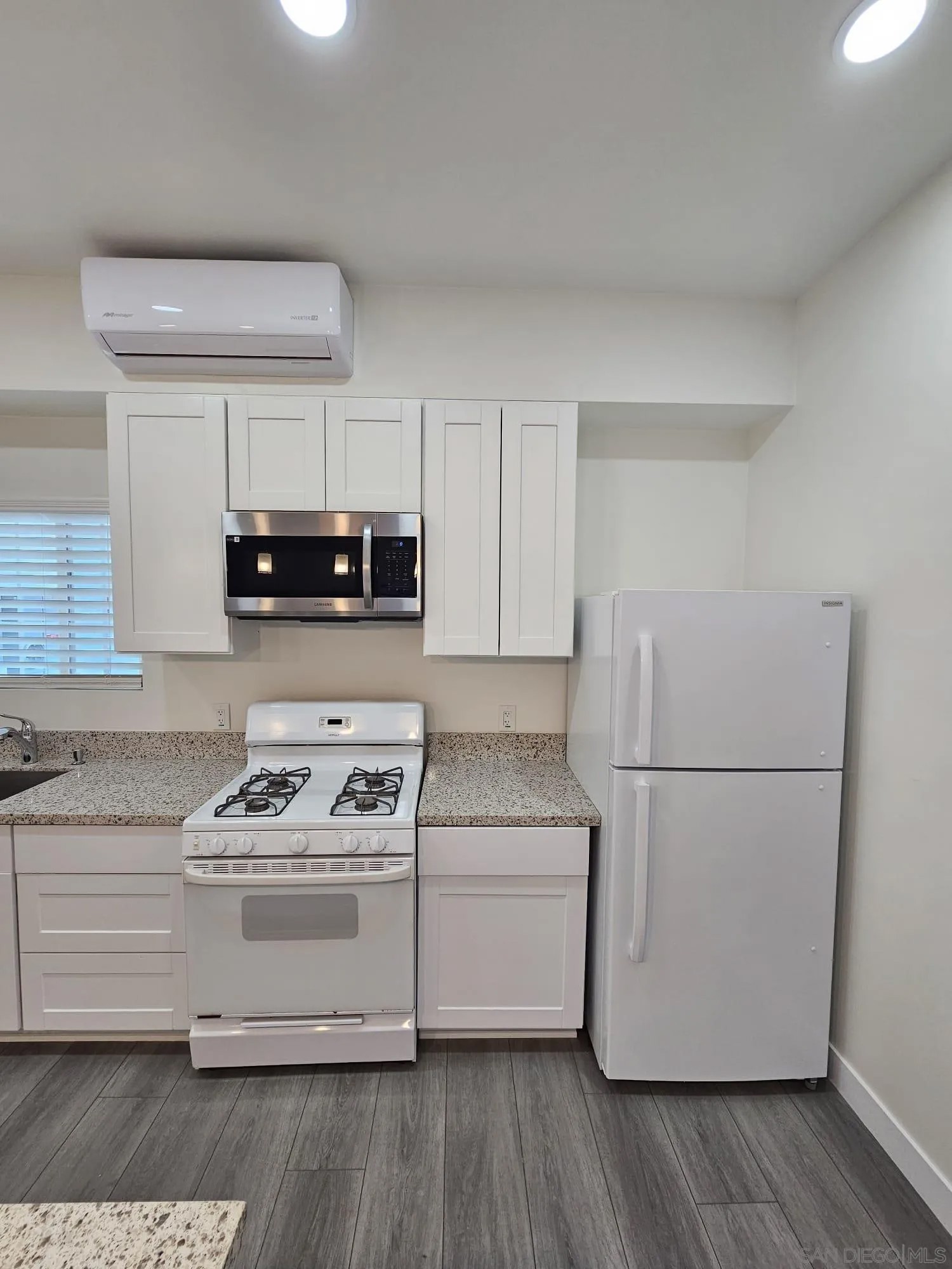 2702-17 Grove St 04