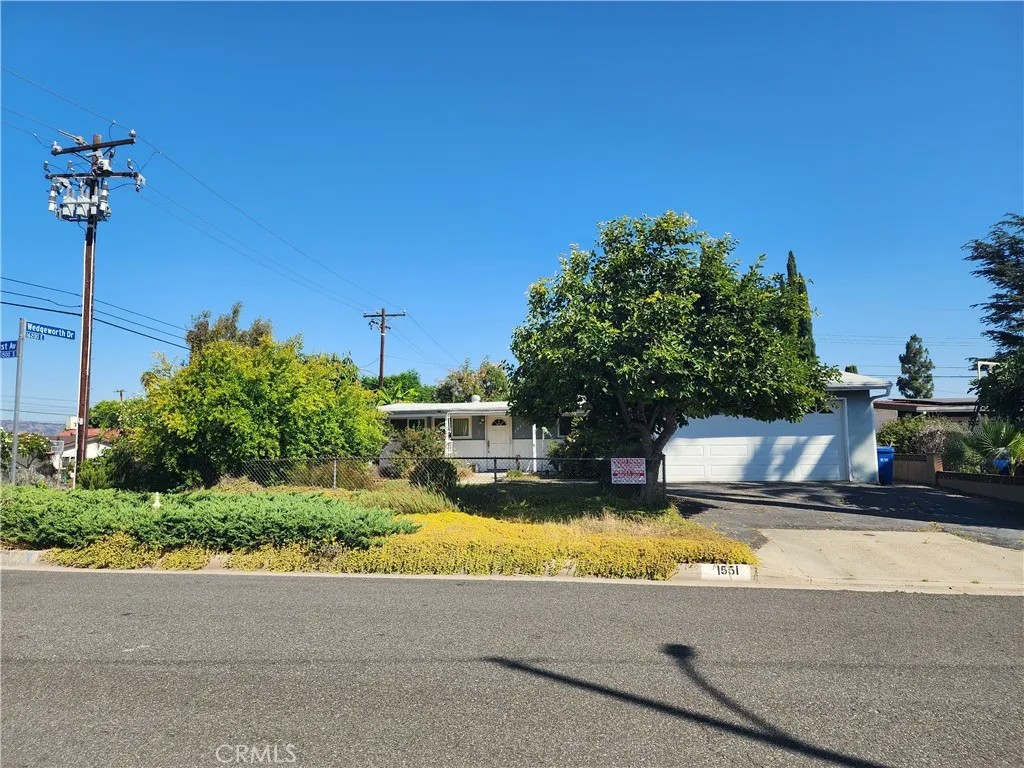 1551 Lyndhurst