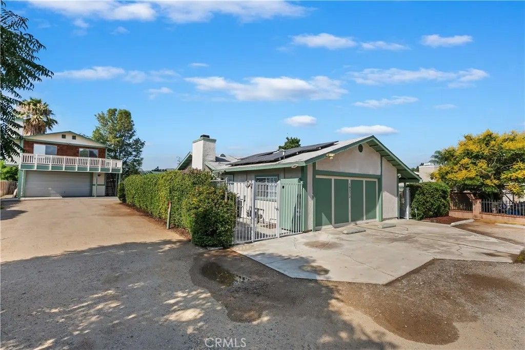 Photo of 10372 Wells Ave, Riverside, CA 92505 (MLS # IV26072854)
