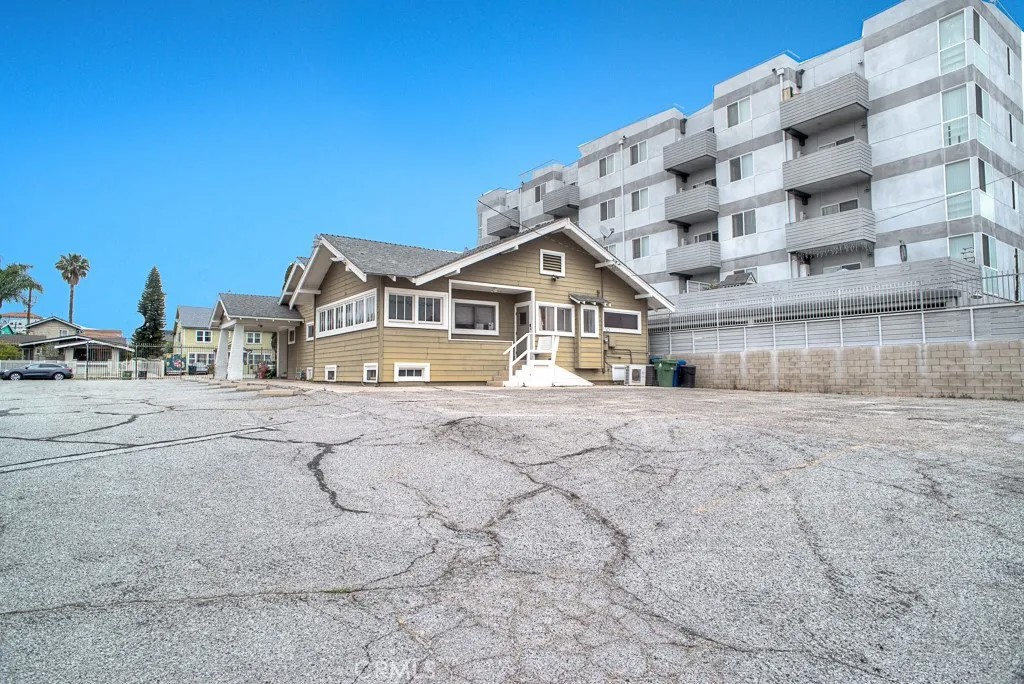 4718 Oakwood