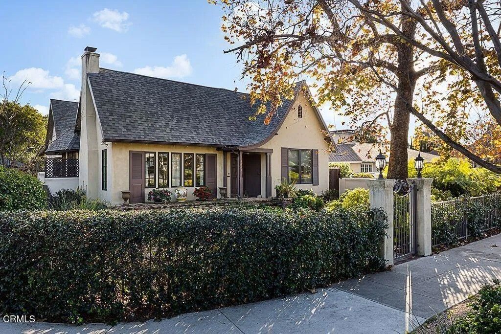 Photo of 3364 Yorkshire Road, Pasadena, CA 91107 (MLS # P1-26081)