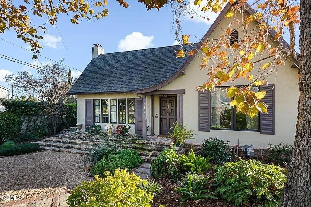 Photo of 3364 Yorkshire Road, Pasadena, CA 91107 (MLS # P1-26081)