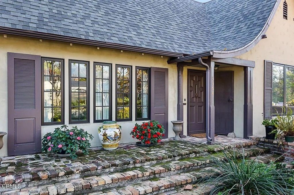 Photo of 3364 Yorkshire Road, Pasadena, CA 91107 (MLS # P1-26081)