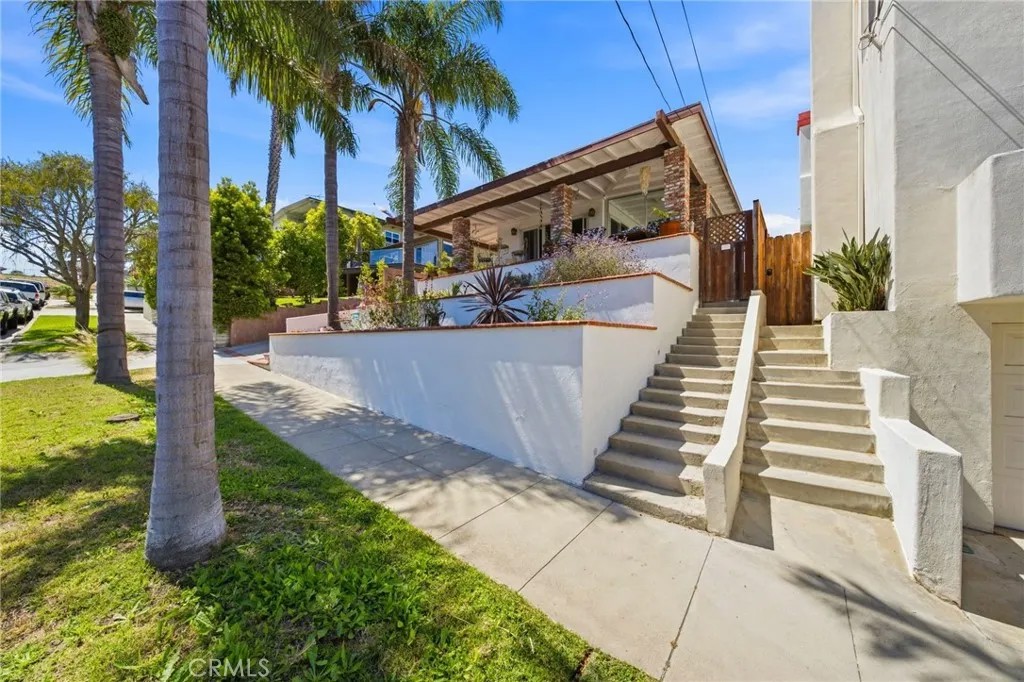 714 W 38th