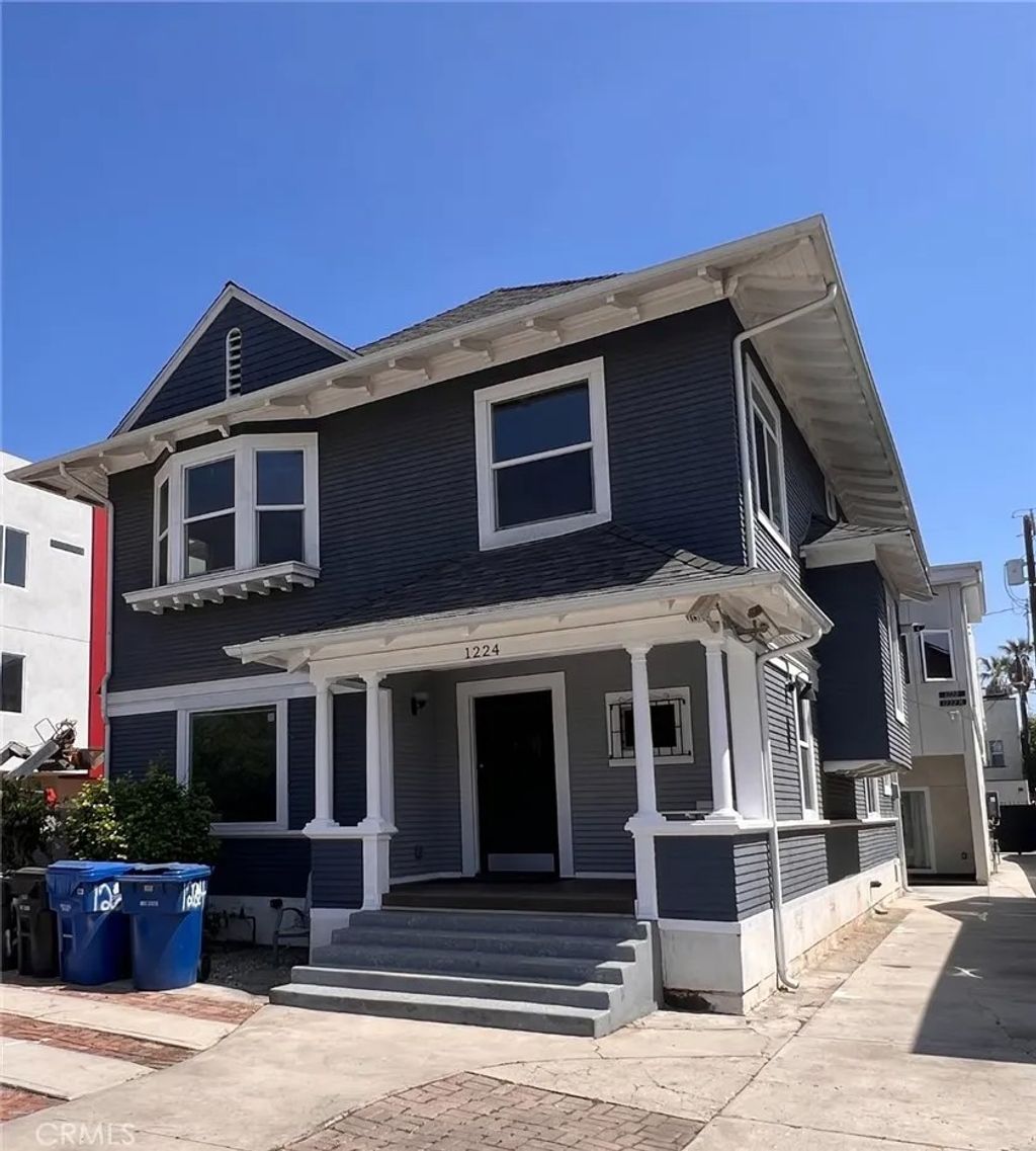 Photo of 1222 W 35th Street, Los Angeles, CA 90007 (MLS # AR25266062)