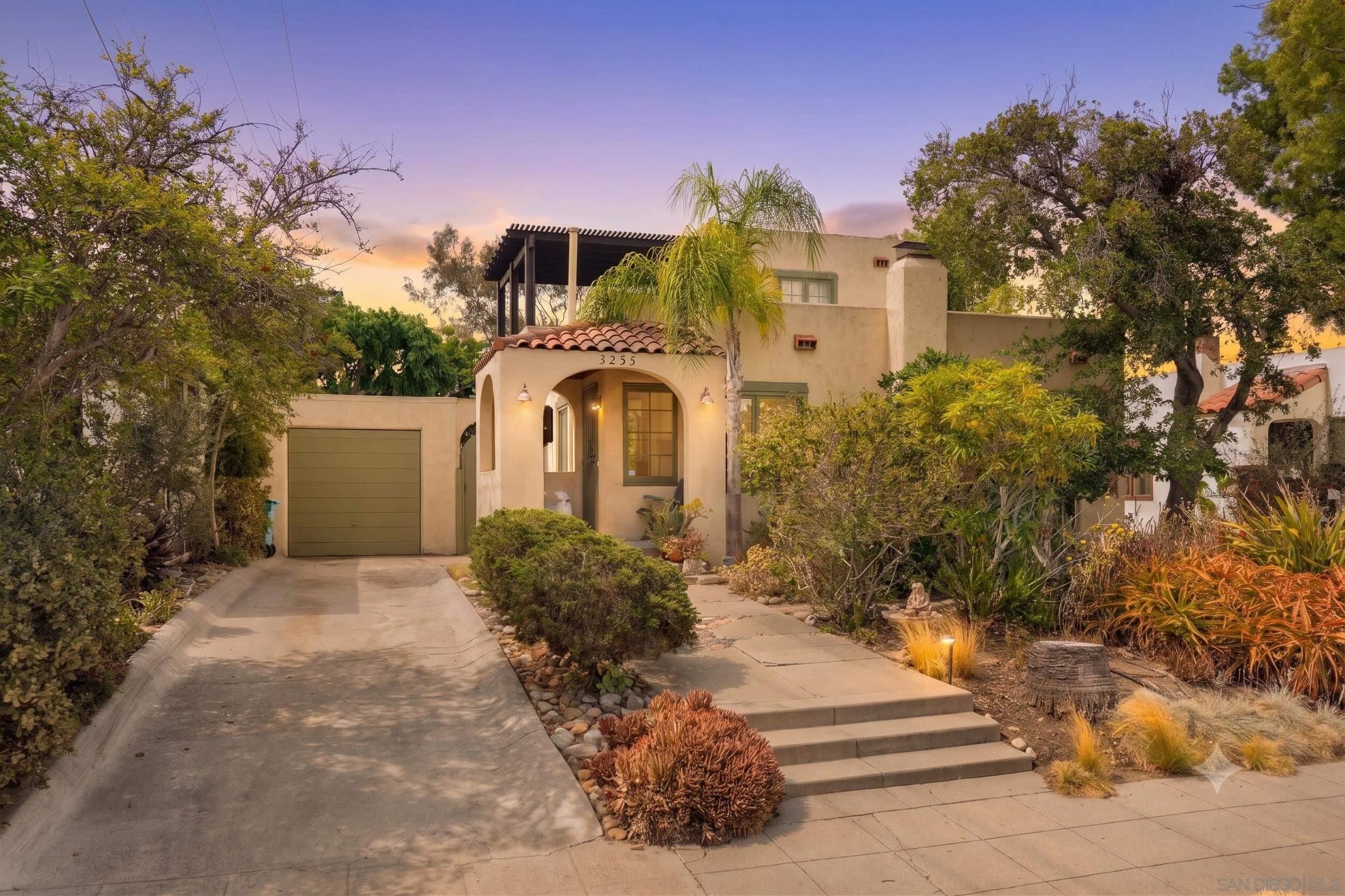 3255 Grape Street