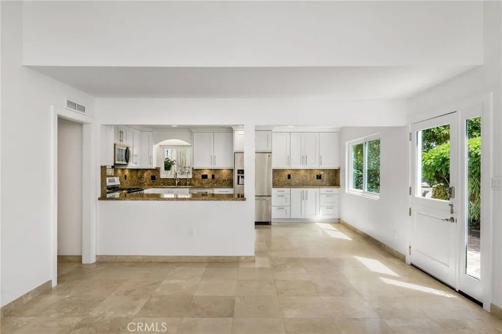 Photo of 915 Miramar St, Laguna Beach, CA 92651 (MLS # LG26096052)