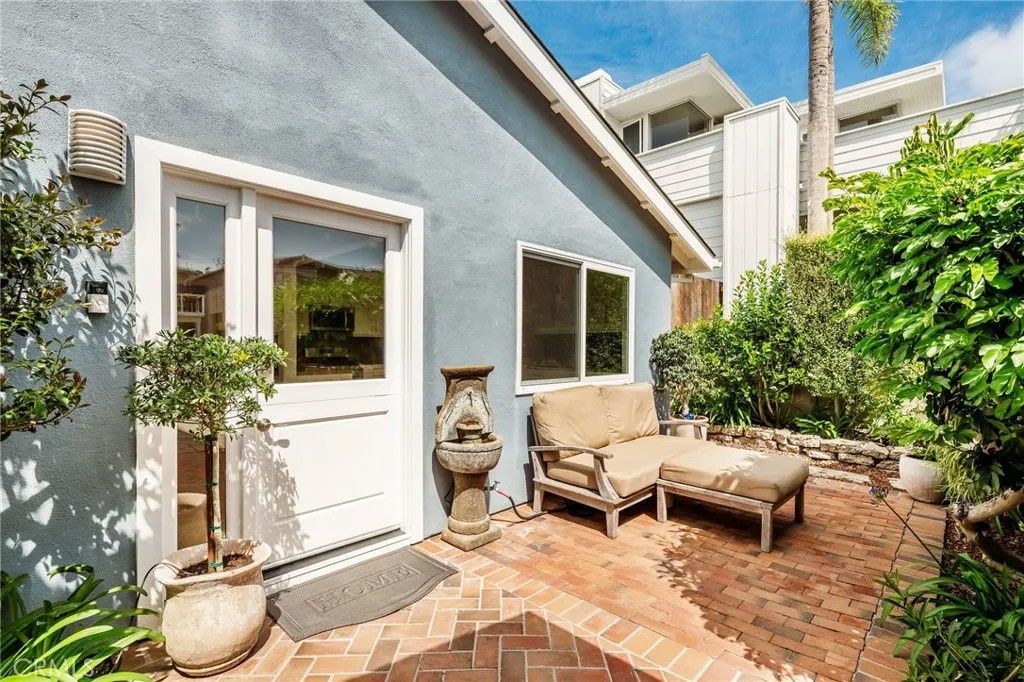 Photo of 915 Miramar St, Laguna Beach, CA 92651 (MLS # LG26096052)