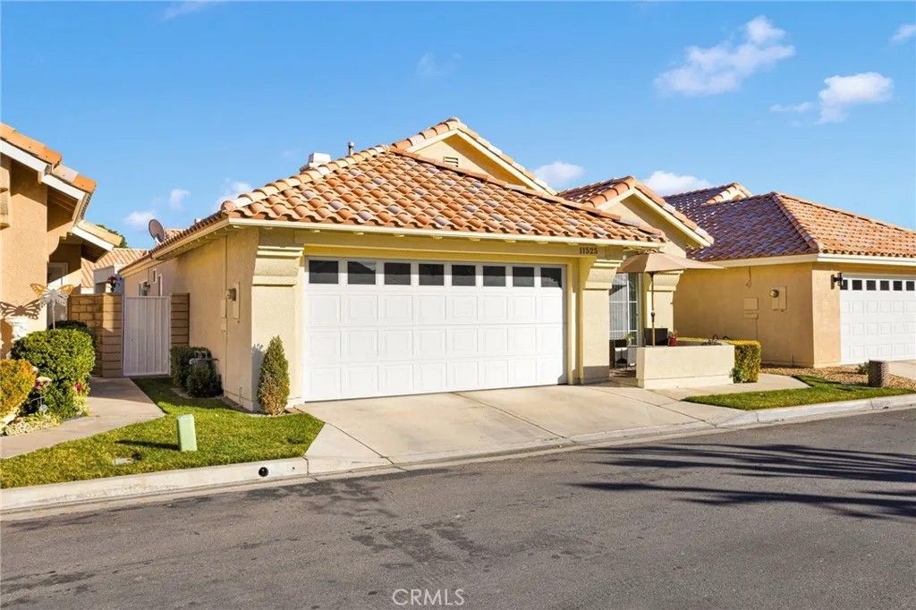 Photo of 11525 Mountian Meadow, Apple Valley, CA 92308 (MLS # HD26021721)