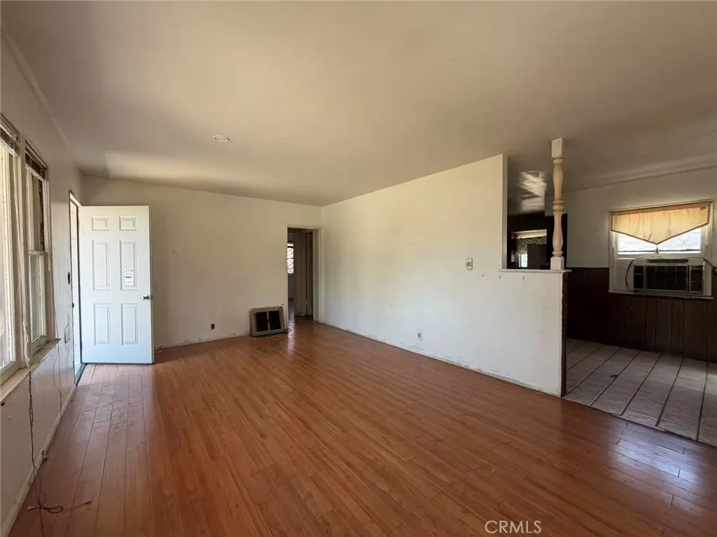 909 E Mabel