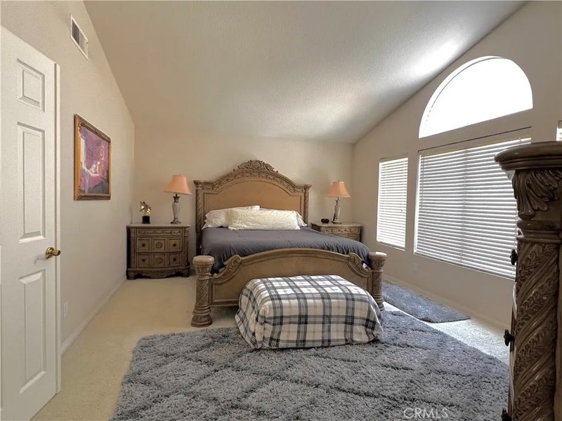 1040 La Salle