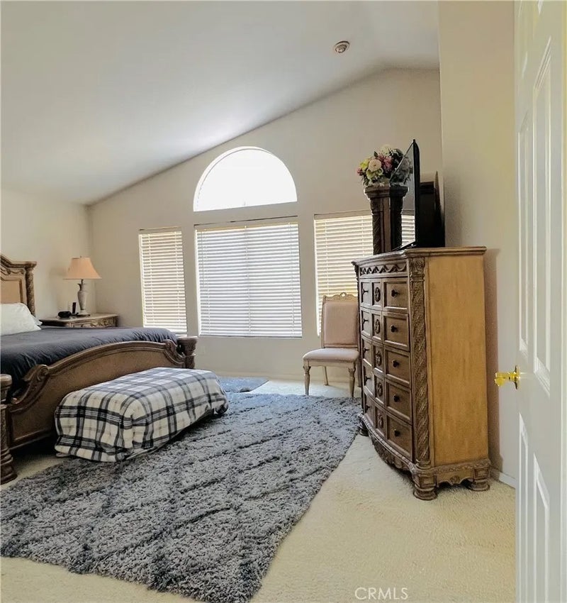 1040 La Salle