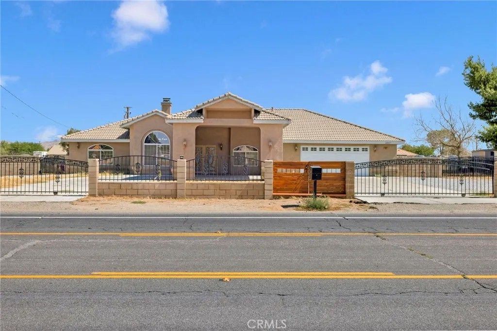 Photo of 13597 Kiowa Rd, Apple Valley, CA 92308 (MLS # HD26011440)