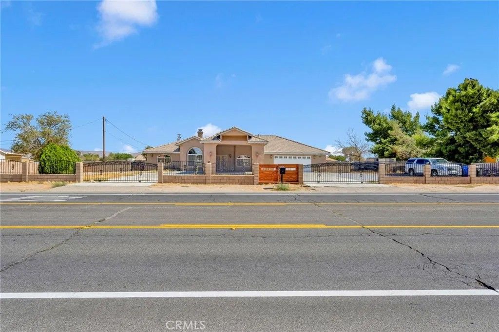 Photo of 13597 Kiowa Rd, Apple Valley, CA 92308 (MLS # HD26011440)